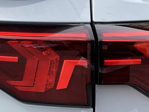 Used 2025 BMW X2 xDrive28i image 10