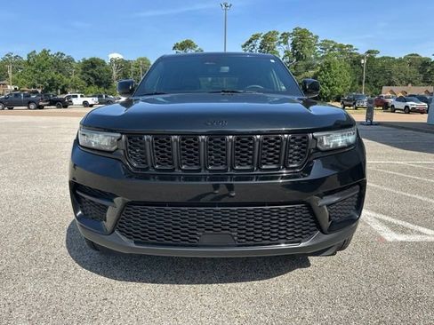 Certified 2024 Jeep Grand Cherokee Altitude AWD/4WD image 8