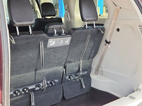 Used 2018 Chrysler Pacifica Touring-L image 8