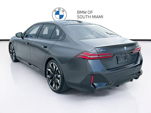 Used 2025 BMW 550e xDrive w/ Executive Package AWD/4WD image 5
