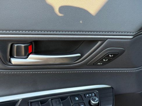 Certified 2024 Toyota Venza Nightshade image 20