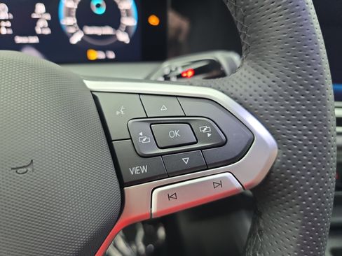 New 2026 Volkswagen Tiguan SE R-Line FWD image 18