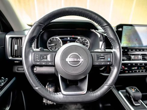 Used 2023 Nissan Pathfinder SL FWD image 14