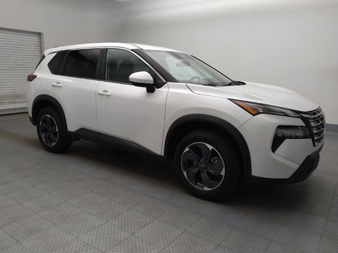 Used 2024 Nissan Rogue SV FWD image 11