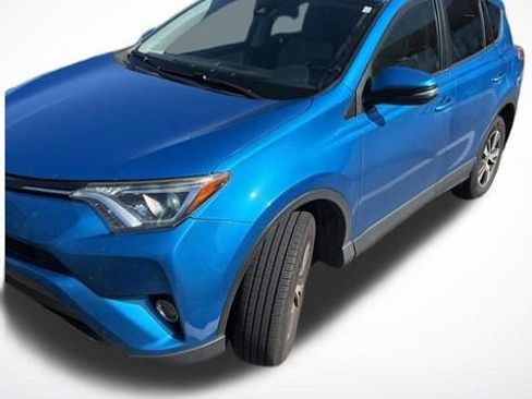 Used 2018 Toyota RAV4 XLE AWD/4WD image 2