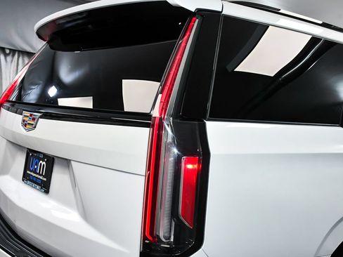 Used 2022 Cadillac Escalade Sport Platinum AWD/4WD image 91