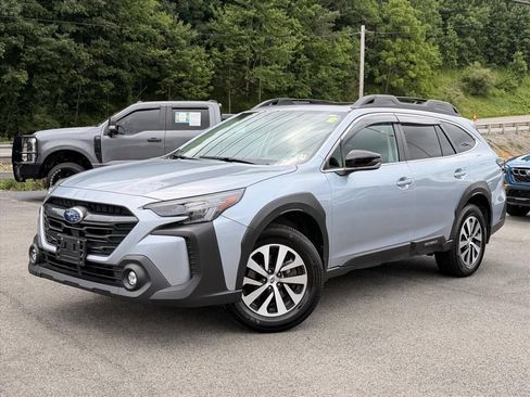 Used 2025 Subaru Outback Premium AWD/4WD image 2