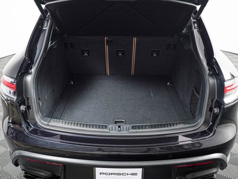 Certified 2023 Porsche Macan S AWD/4WD image 26