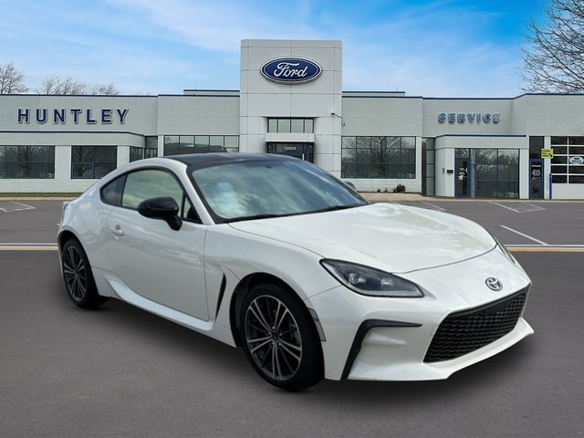 Used 2023 Toyota GR86 RWD image 3