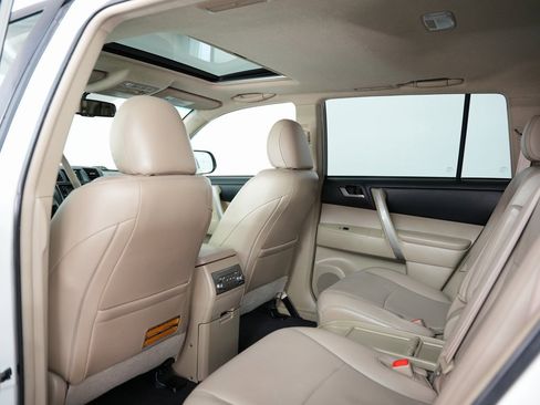 Used 2013 Toyota Highlander SE image 38