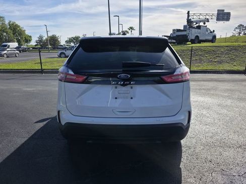 Used 2021 Ford Edge SE image 6