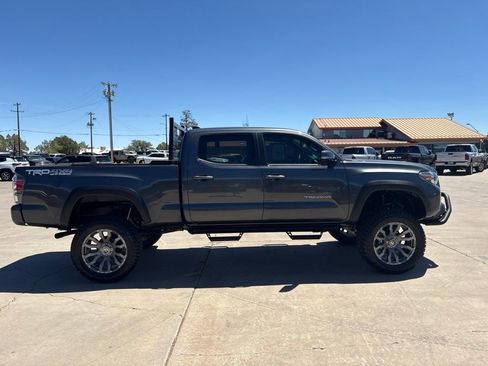 Used 2020 Toyota Tacoma TRD Off-Road w/ Technology Package AWD/4WD image 6