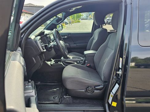 Used 2019 Toyota Tacoma TRD Off-Road w/ TRD Premium Off Road Package AWD/4WD image 29