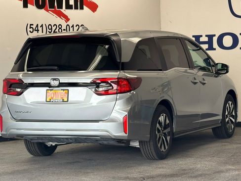 New 2026 Honda Odyssey EX-L image 3