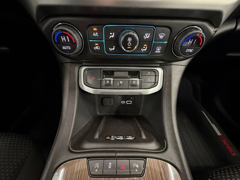Used 2023 GMC Acadia SLE w/ Infotainment Package AWD/4WD image 22