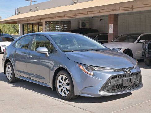 Used 2020 Toyota Corolla LE image 2