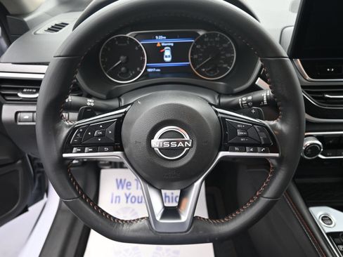Used 2023 Nissan Altima 2.5 SR w/ SR Premium Package FWD image 12