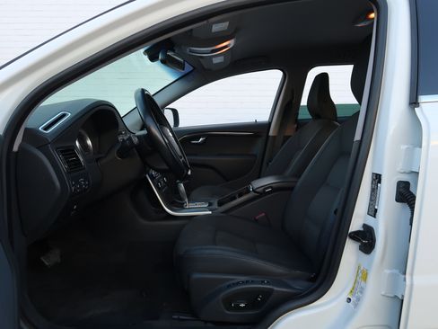 Used 2011 Volvo XC70 3.2 image 26