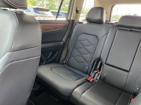 Used 2024 Volkswagen Atlas SE FWD image 12