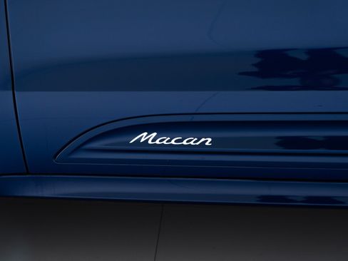 Certified 2026 Porsche Macan AWD/4WD image 13