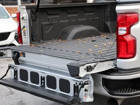 Used 2022 Chevrolet Silverado 2500 High Country w/ Z71 Off-Road Package image 17