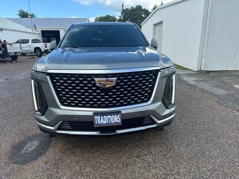 Used 2026 Cadillac Escalade 2WD image 2