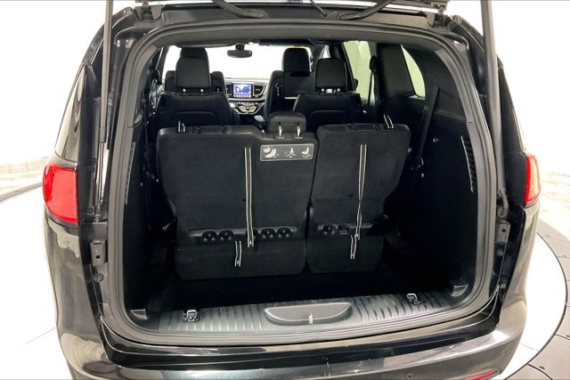 Used 2019 Chrysler Pacifica Touring-L Plus FWD image 38
