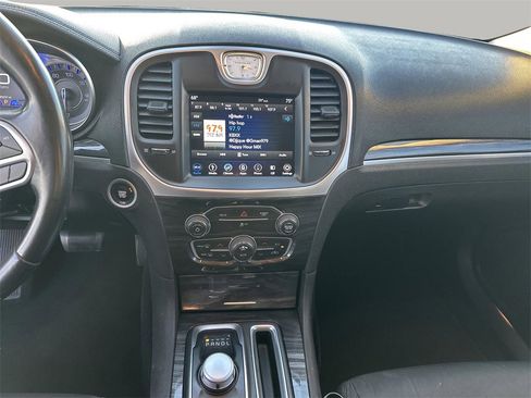 Used 2019 Chrysler 300 Touring w/ Sport Appearance Package image 22