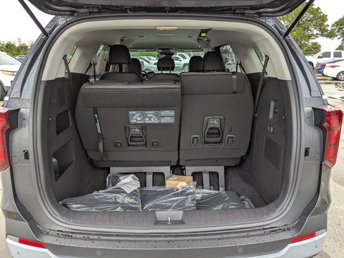 New 2026 Kia Carnival FWD image 12