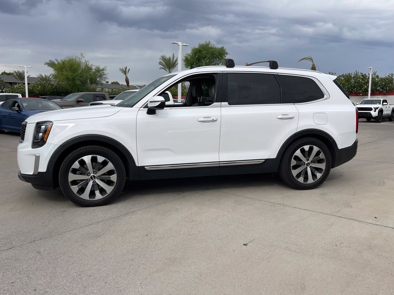 Used 2021 Kia Telluride EX w/ EX Premium Package FWD image 4