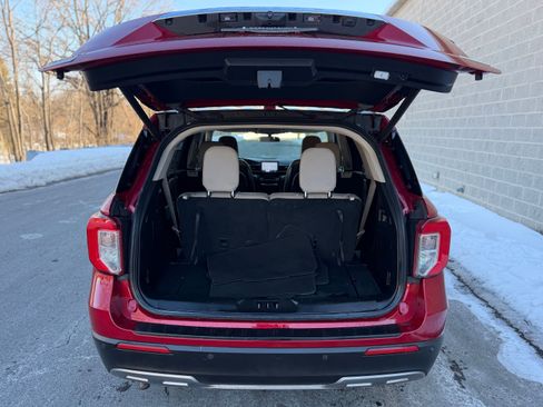 Used 2020 Ford Explorer XLT w/ Equipment Group 202A image 12