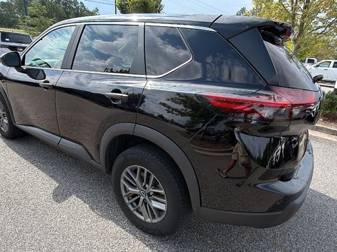 Used 2024 Nissan Rogue S AWD/4WD image 10