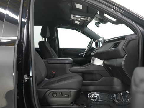 Used 2023 GMC Yukon XL SLE image 11