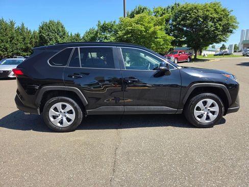 Used 2021 Toyota RAV4 LE AWD/4WD image 8
