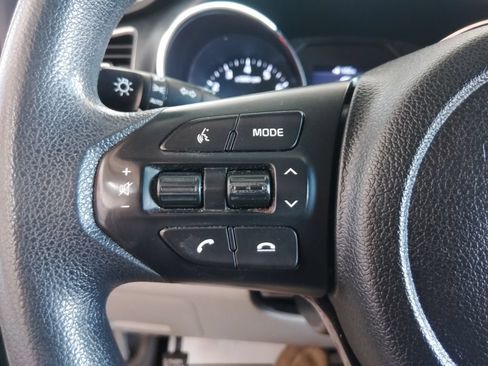 Used 2019 Kia Sedona LX FWD image 27