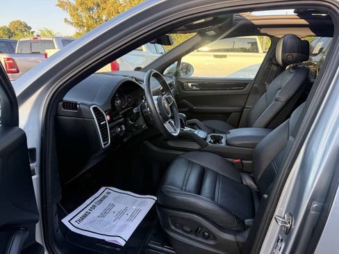 Used 2023 Porsche Cayenne AWD/4WD image 7