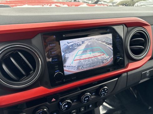 Used 2018 Toyota Tacoma TRD Sport image 22