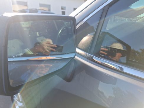 Used 2020 GMC Sierra 1500 SLT image 16