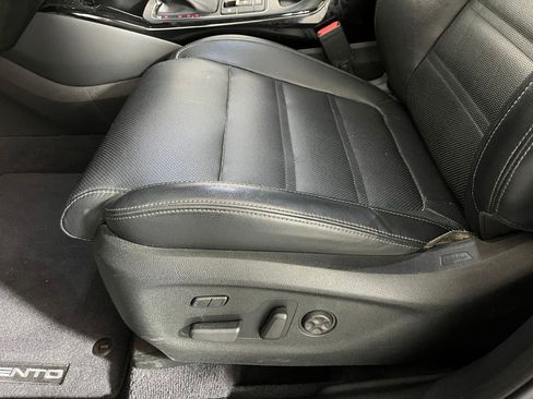 Used 2019 Kia Sorento SX image 11