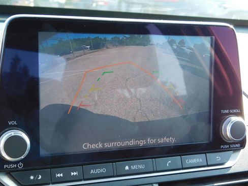 Used 2024 Nissan Altima 2.5 SV FWD image 16