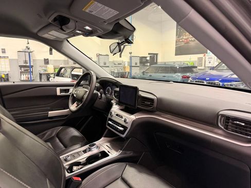 Used 2023 Ford Explorer XLT w/ Equipment Group 202A AWD/4WD image 29