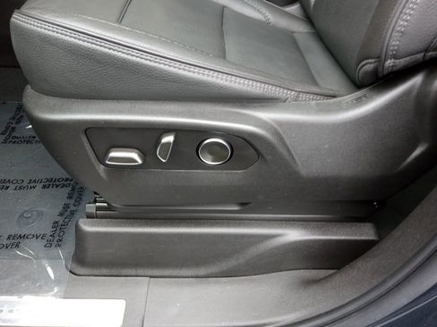 Used 2021 GMC Yukon Denali w/ LPO, Illumination Package image 12