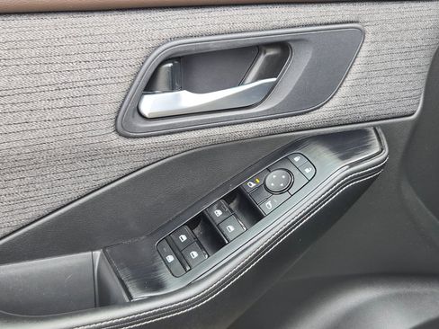 Used 2023 Nissan Rogue SV image 12