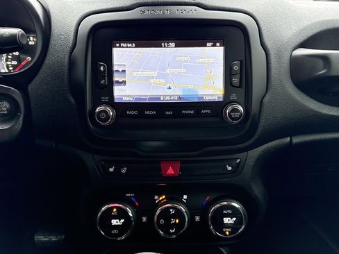 Used 2016 Jeep Renegade Limited image 19