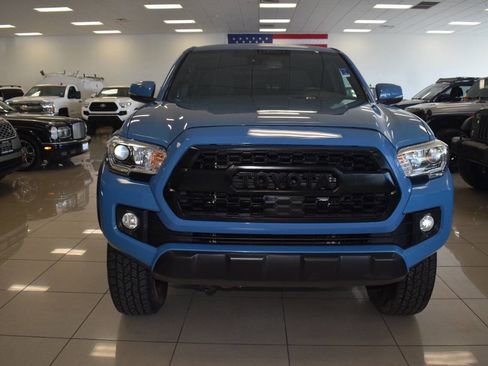 Used 2019 Toyota Tacoma TRD Off-Road w/ Technology Package AWD/4WD image 10
