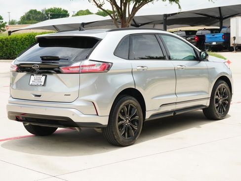 Used 2024 Ford Edge SE w/ Black Appearance Package image 5