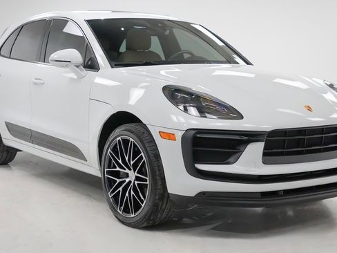 Used 2022 Porsche Macan image 8