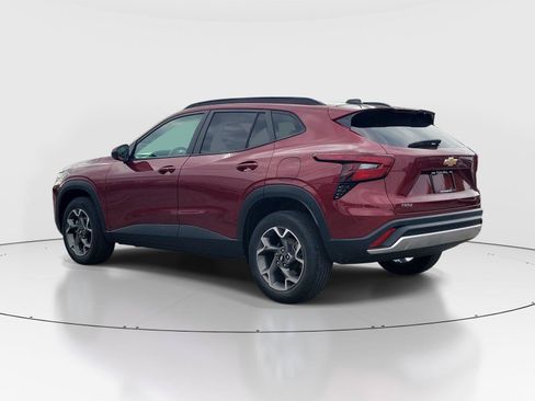 Used 2025 Chevrolet Trax LT w/ Driver Confidence Package FWD image 3