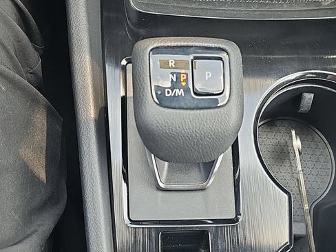 Used 2023 Nissan Rogue SV AWD/4WD image 17