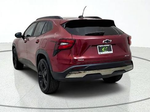 Used 2024 Chevrolet Trax ACTIV w/ Sunroof Package FWD image 7
